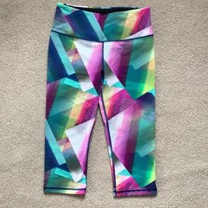Patterned Victoria’s Secret Sport cropped leggings